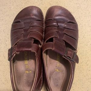 Great shoes! Lots of life left- they are too small for me!!